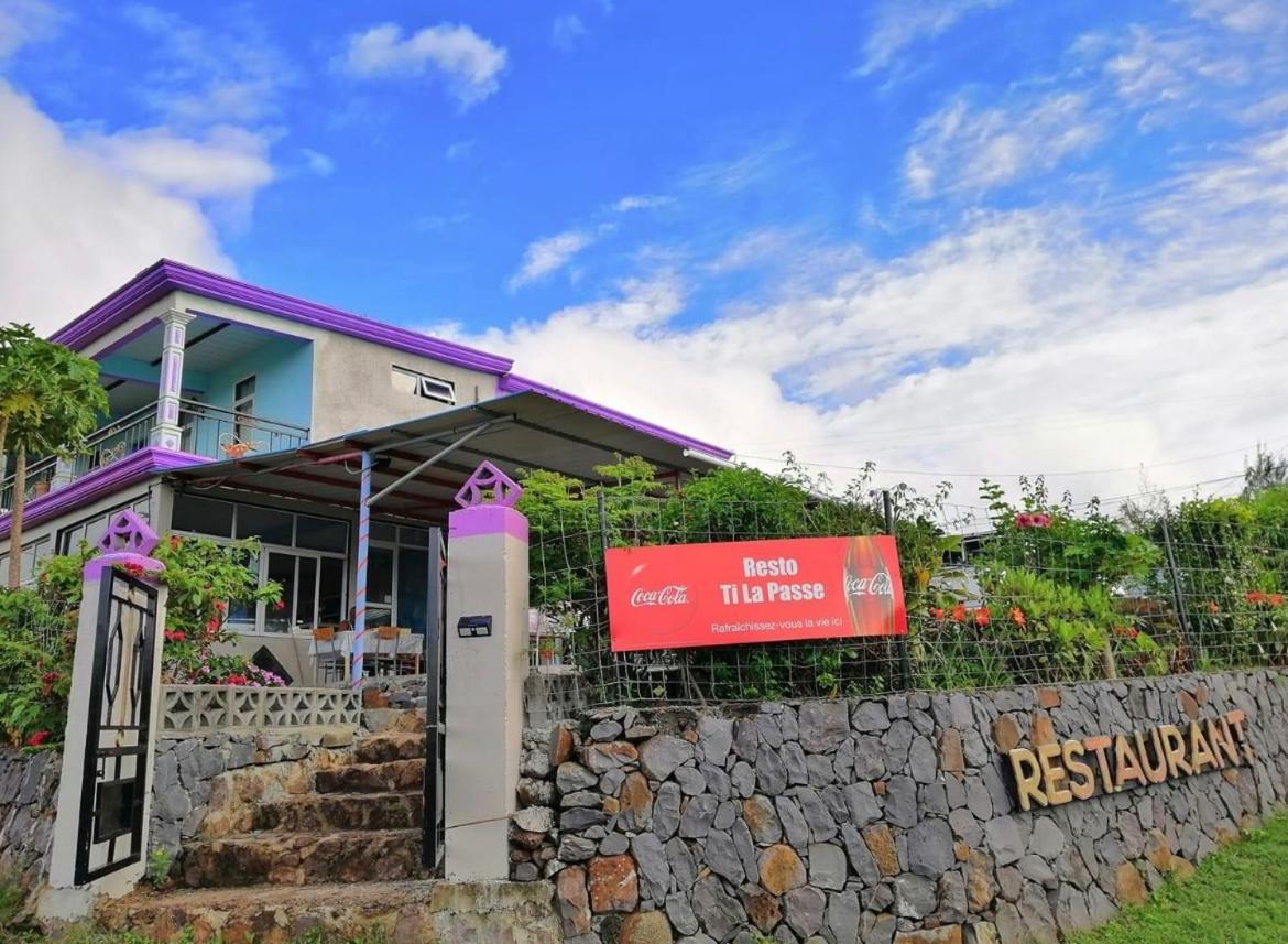 Tilapasse Resto & Guest House Port South East Kültér fotó
